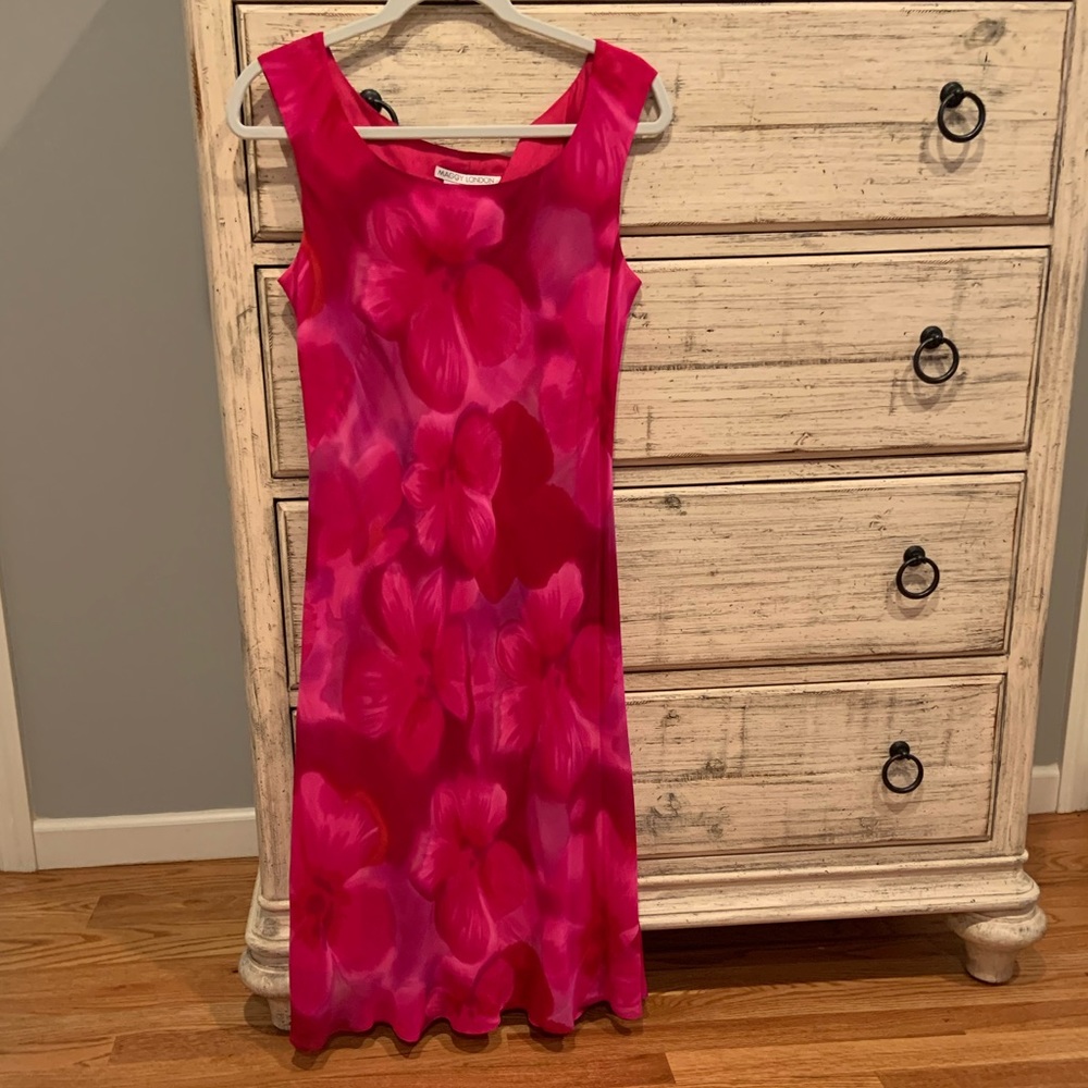 Maggy London, size 8 Pink floral dress 🌸🌺